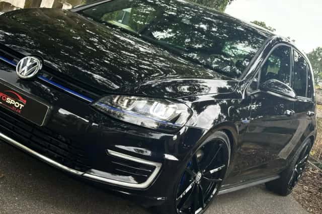 Volkswagen Golf (2015) thumbnail 2