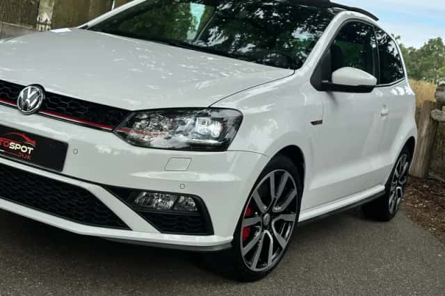 Volkswagen Polo (2016) thumbnail 2