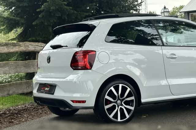 Volkswagen Polo (2016) thumbnail 4