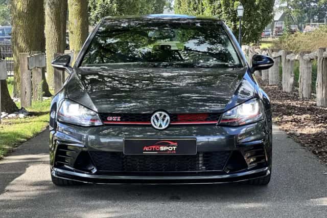 Volkswagen Golf (2016) thumbnail 4