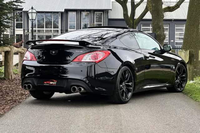 Hyundai Genesis (2011) thumbnail 4