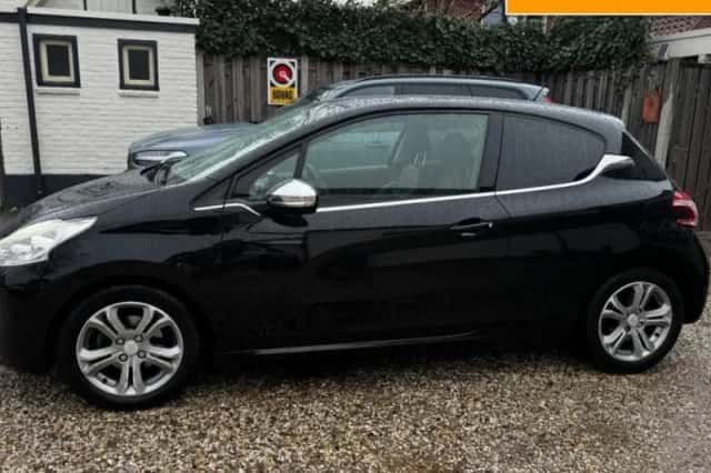 Peugeot 208 (2013) thumbnail 1