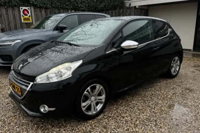 Peugeot 208 (2013) thumbnail 2