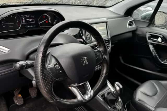 Peugeot 208 (2013) thumbnail 4