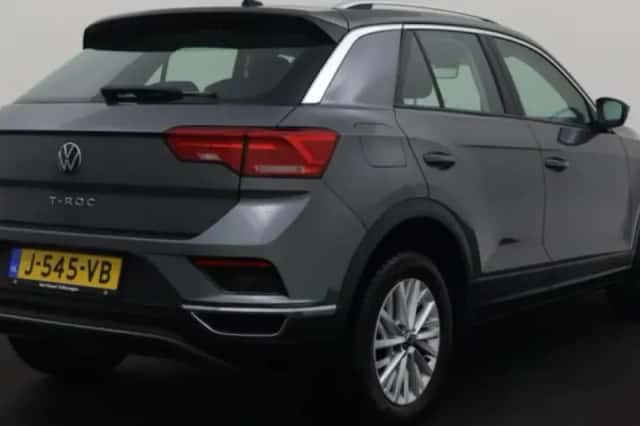 Volkswagen T-Roc (2020) thumbnail 2