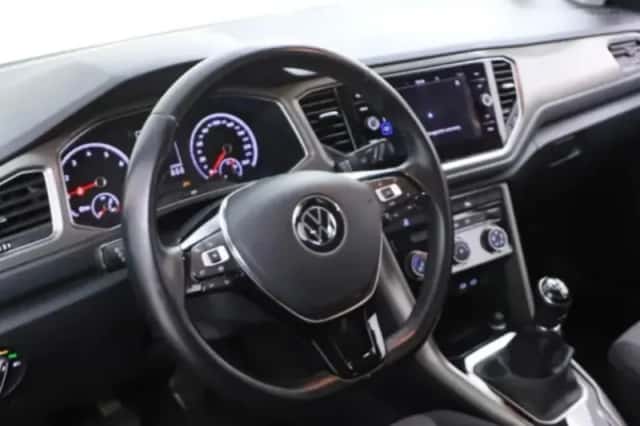 Volkswagen T-Roc (2020) thumbnail 3