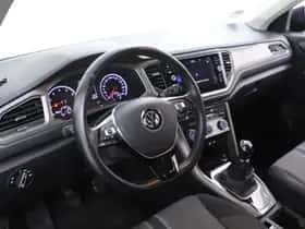 Volkswagen T-Roc (2020) thumbnail 3