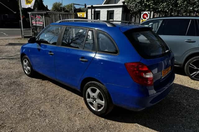 Škoda Fabia (2009) thumbnail 3