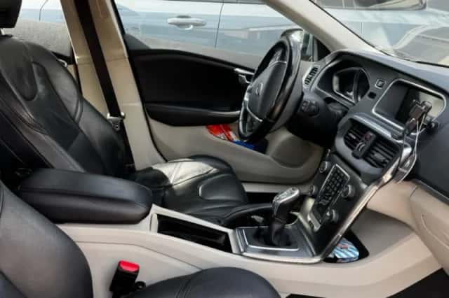 Volvo V40 (2012) thumbnail 2
