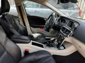 Volvo V40 (2012) thumbnail 2