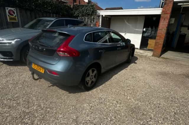 Volvo V40 (2012) thumbnail 3