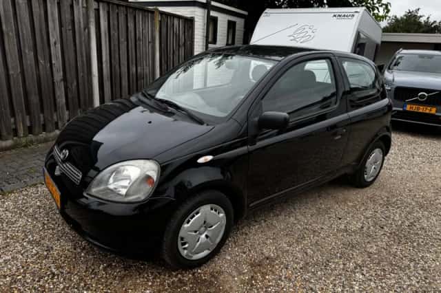 Toyota Yaris (2002) thumbnail 1