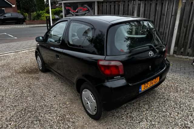 Toyota Yaris (2002) thumbnail 3