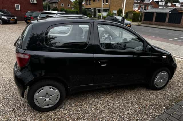 Toyota Yaris (2002) thumbnail 4
