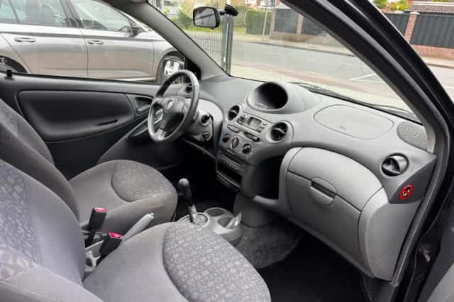 Toyota Yaris (2002) thumbnail 5
