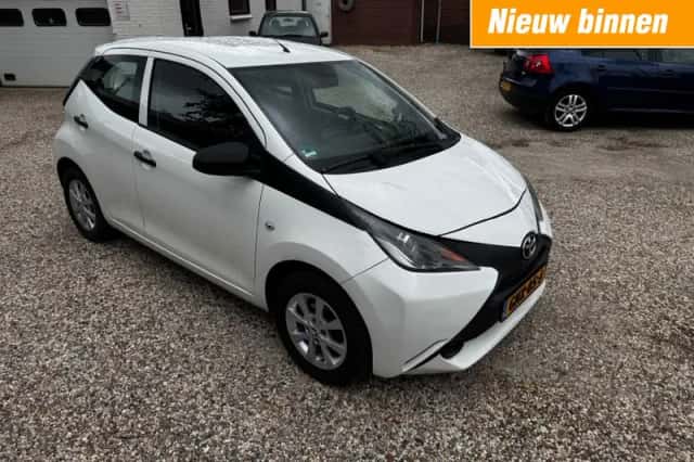 Toyota Aygo (2015) thumbnail 1