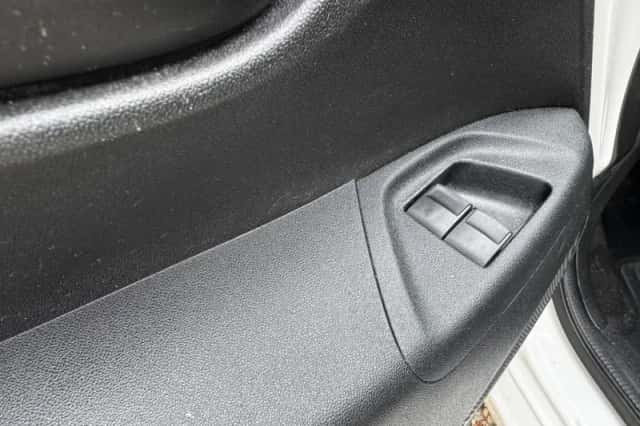 Toyota Aygo (2015) thumbnail 4