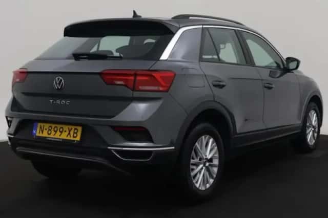 Volkswagen T-Roc (2021) thumbnail 2