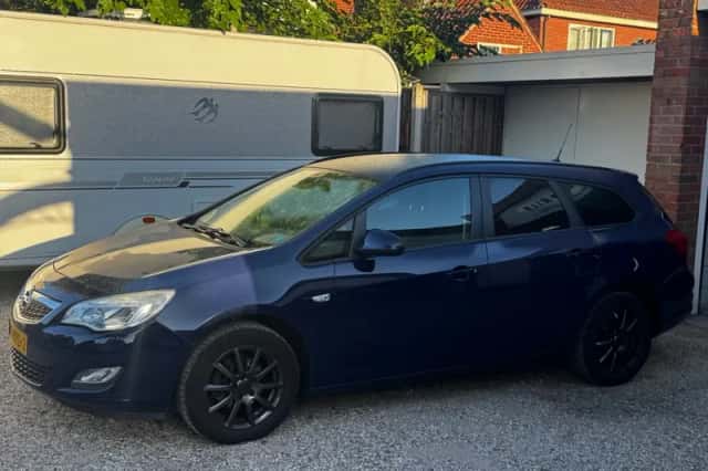 Opel Astra (2011) thumbnail 2