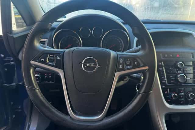 Opel Astra (2011) thumbnail 6