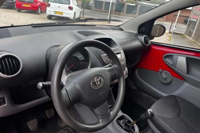 Toyota Aygo (2008) thumbnail 6