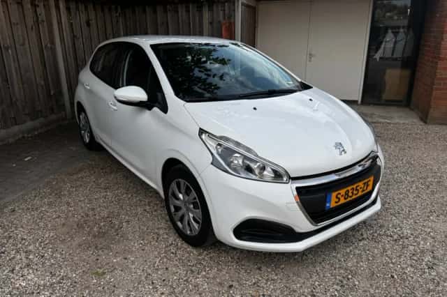 Peugeot 208 (2017) thumbnail 3