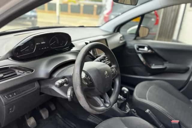 Peugeot 208 (2017) thumbnail 4