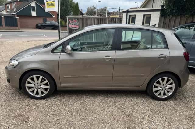 Volkswagen Golf (2009) thumbnail 2