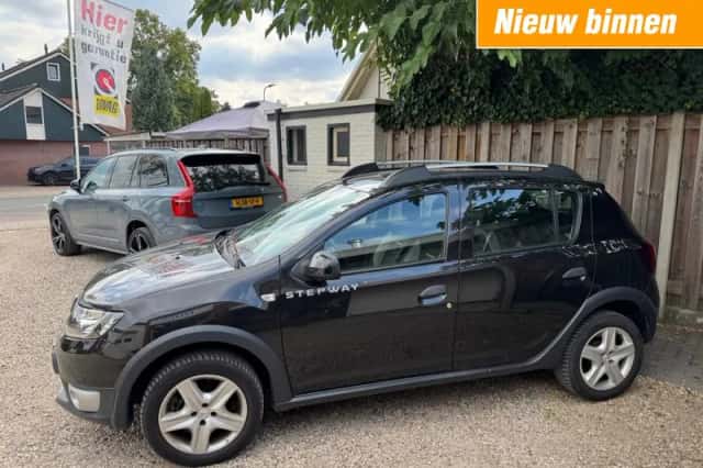 Dacia Sandero (2013) thumbnail 1