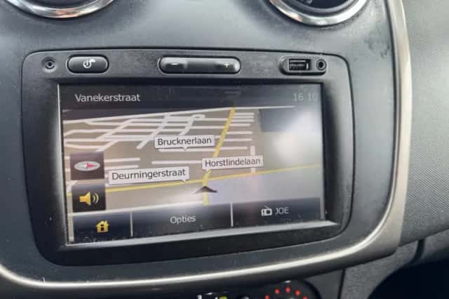 Dacia Sandero (2013) thumbnail 5