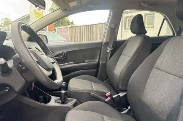 Kia Picanto (2011) thumbnail 5