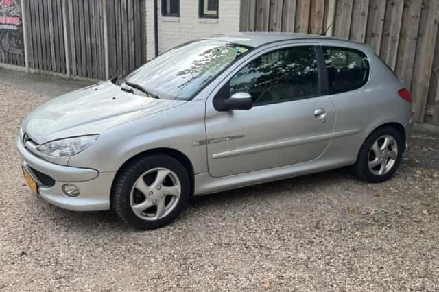 Peugeot 206 (2003) thumbnail 2
