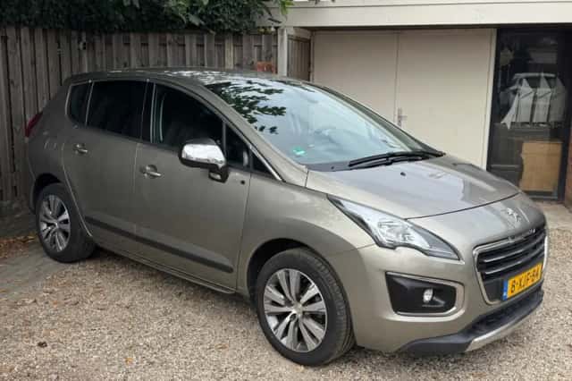 Peugeot 3008 (2014) thumbnail 4