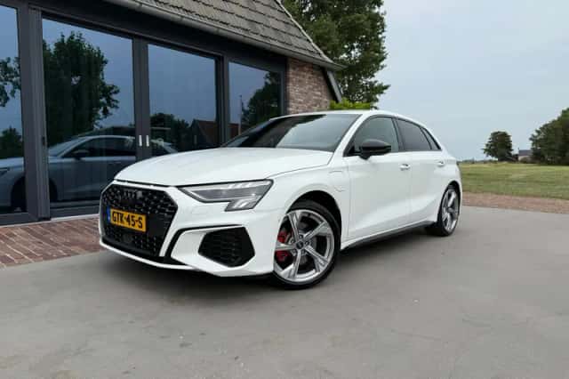 Audi A3 (2021) thumbnail 4