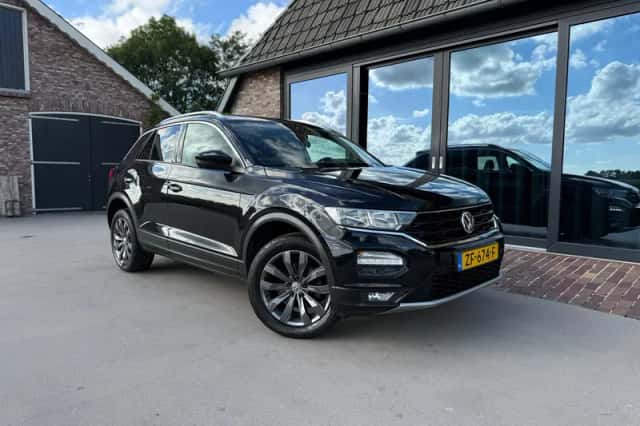 Volkswagen T-Roc (2019) thumbnail 1