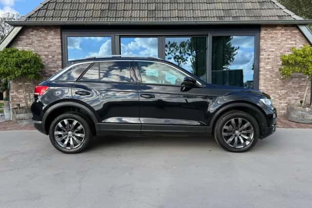 Volkswagen T-Roc (2019) thumbnail 2
