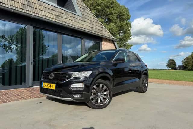 Volkswagen T-Roc (2019) thumbnail 4