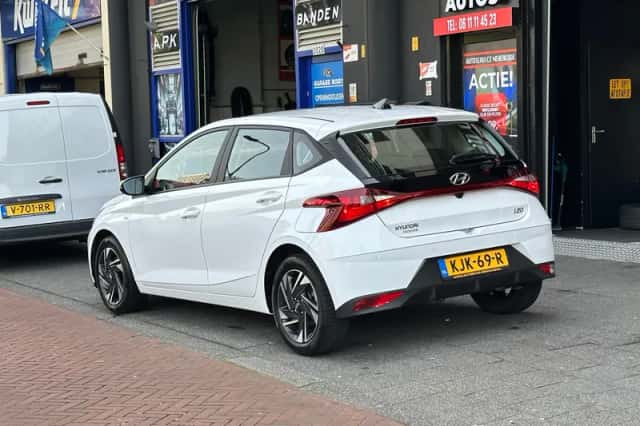 Hyundai i20 (2023) thumbnail 2
