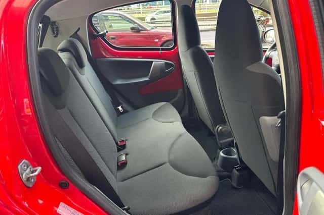 Toyota Aygo (2008) thumbnail 2