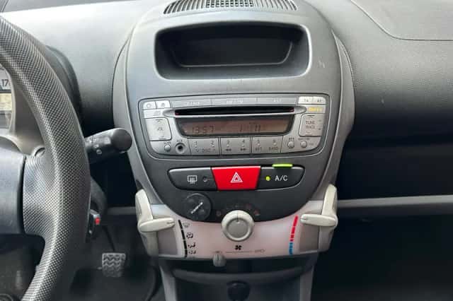 Toyota Aygo (2008) thumbnail 3