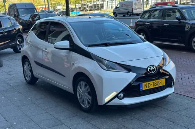 Toyota Aygo (2017) thumbnail 2
