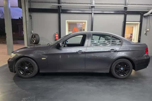 BMW 3-Serie (2009) thumbnail 3