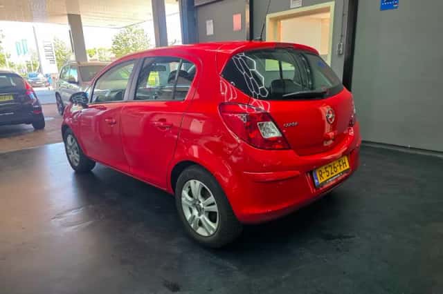 Opel Corsa (2013) thumbnail 4