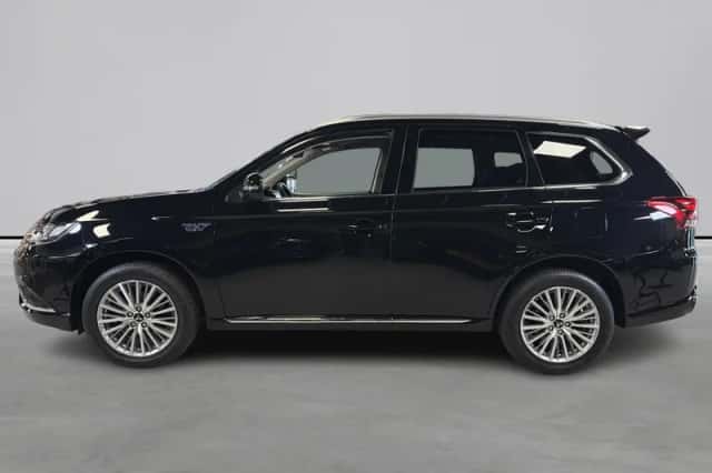 Mitsubishi Outlander (2021) thumbnail 2