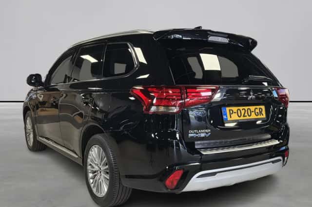 Mitsubishi Outlander (2021) thumbnail 3