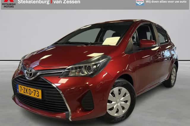 Toyota Yaris (2015) thumbnail 1