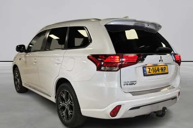 Mitsubishi Outlander (2020) thumbnail 3