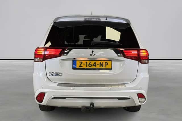 Mitsubishi Outlander (2020) thumbnail 4