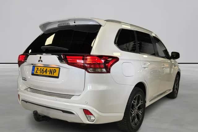 Mitsubishi Outlander (2020) thumbnail 5
