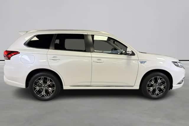 Mitsubishi Outlander (2020) thumbnail 6